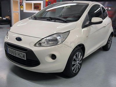 Usado Ford Ka Trend 69 CV (50 kW) 2015 Blanco Berlina