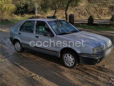 Gris / plata Usado 1990 Renault R9 Berlina | 1400 €