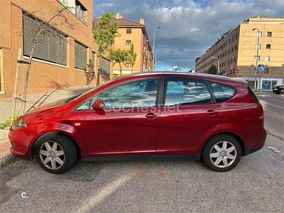 Usado Seat Altea XL Stylance 105 CV (77 kW) 2008 Granate Monovolumen