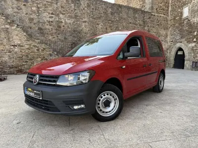 Usado VW Caddy 102 CV (75 kW) 2020 Rojo Monovolumen