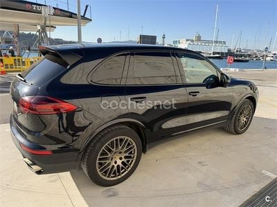 Käytetty Porsche Cayenne Platinum Edition 262 HP (192 kW) 2017 Musta Katumaasturi