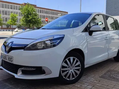 Usado Renault Scénic Dynamique 115 CV (84 kW) 2014 Blanco Monovolumen