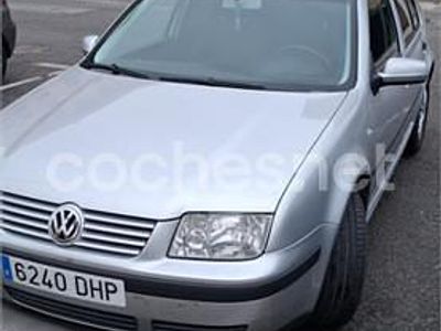 Usado VW Bora Conceptline 105 CV (77 kW) 2005 Gris / plata Berlina