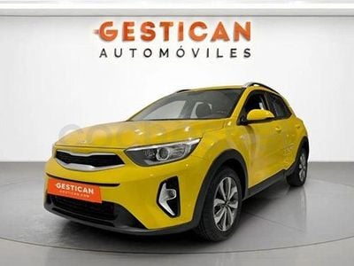 Usado Kia Stonic 100 CV (73 kW) 2022 Amarillo SUV