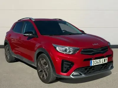 Usado Kia Stonic GT-Line 120 CV (88 kW) 2022 Rojo SUV