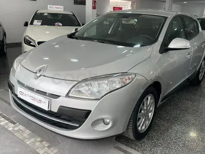 Begagnad Renault Mégane Dynamique 130 HK (95 kW) 2009 Grå Sedan