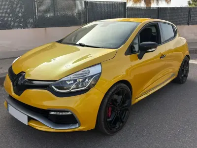 Usado Renault Clio 200 CV (147 kW) 2013 Amarillo