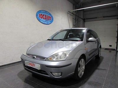 Usado Ford Focus Trend 115 CV (84 kW) 2004 Gris / plata Berlina