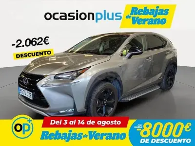Usado Lexus NX300h Sport Line 197 CV (144 kW) 2017 Gris / plata SUV
