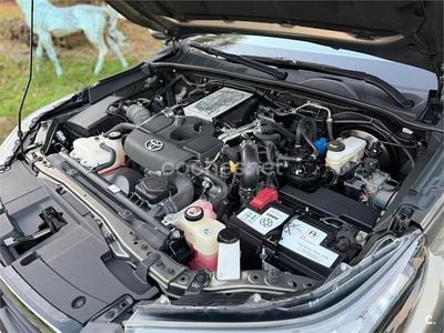 Usado Toyota HiLux 204 CV (150 kW) 2023 Gris / plata Pickup/Camioneta