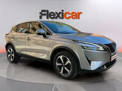 Begagnad Nissan Qashqai N-Connecta 140 HK (102 kW) 2023 Grå SUV