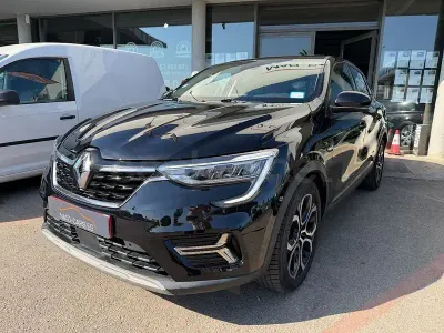 Usado Renault Arkana Techno 145 CV (106 kW) 2023 Negro SUV