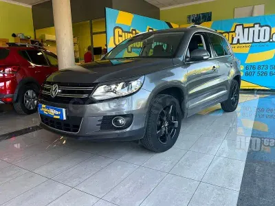 Usado VW Tiguan 140 CV (102 kW) 2015 Gris / plata SUV