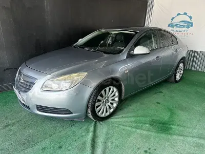 Usado Opel Insignia Essentia 110 CV (80 kW) 2009 Gris / plata Berlina