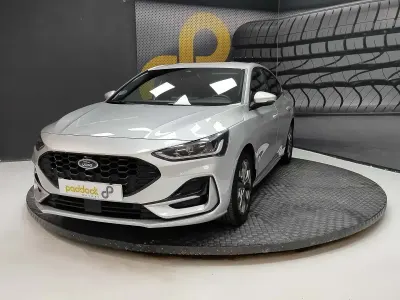 Usado Ford Focus ST-Line 155 CV (114 kW) 2024 Gris Berlina