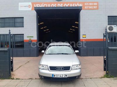 Usado Audi A6 150 CV (110 kW) 2001 Gris / plata Familiar