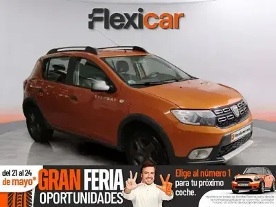 Usado Dacia Sandero Stepway 90 CV (66 kW) 2017 Naranja