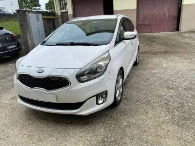 Używany Kia Carens 115 KM (84 kW) 2015 Biały Minivan
