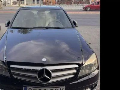 Usado Mercedes C320 Elegance 224 CV (164 kW) 2008 Negro Berlina