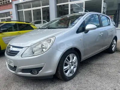 Usado Opel Corsa 95 CV (69 kW) 2010 Gris / plata Utilitario