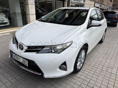 Usado Toyota Auris Active 132 CV (97 kW) 2014 Blanco Berlina
