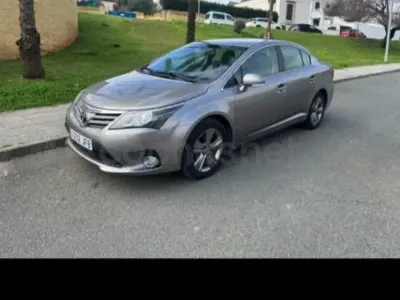 Usado Toyota Avensis Executive 124 CV (91 kW) 2015 Gris / plata Berlina