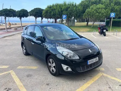 Usado Renault Grand Scénic II Dynamique 130 CV (95 kW) 2009 Negro Monovolumen