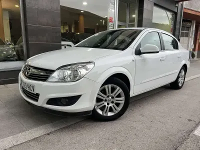 Brugt Opel Astra Edition 110 HK (80 kW) 2011 Hvid Sedan