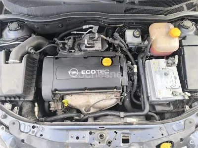 Usado Opel Astra GTC Sport 105 CV (77 kW) 2007 Negro Berlina