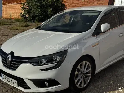 Usado Renault Mégane IV Zen 115 CV (84 kW) 2019 Blanco Berlina