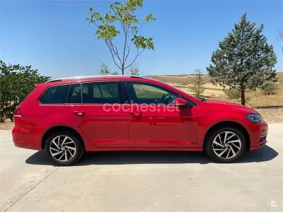 Usado VW Golf VII Edition 110 CV (80 kW) 2017 Rojo Familiar
