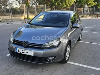 Usado VW Golf VII 105 CV (77 kW) 2012 Gris / plata Berlina