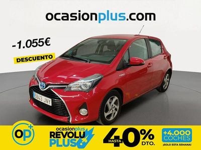Usado Toyota Yaris Hybrid Active 100 CV (73 kW) 2016 Rojo
