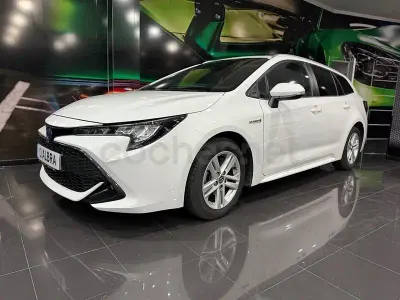 Usado Toyota Corolla Active 122 CV (89 kW) 2020 Blanco Familiar