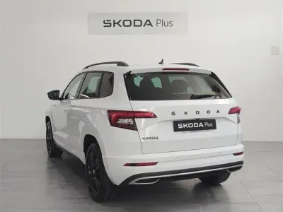 Usado Skoda Karoq SportLine 150 CV (110 kW) 2023 Blanco SUV