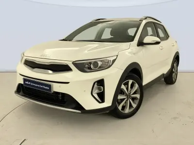 Usado Kia Stonic 101 CV (74 kW) 2025 Blanco SUV