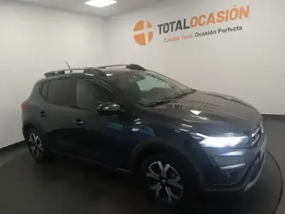 Usado Dacia Sandero Comfort 91 HP (66 kW) 2022 Cinzento Sedan