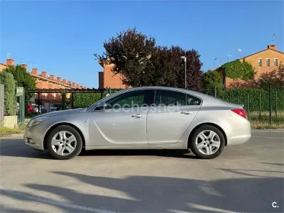 Usado Opel Insignia Edition 130 CV (95 kW) 2011 Gris / plata Berlina
