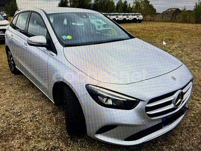 Usado Mercedes B180 116 CV (85 kW) 2021 Gris / plata Monovolumen