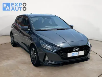 Usado Hyundai i20 100 CV (73 kW) 2022 Gris / plata Utilitario