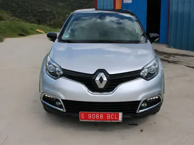 Usado Renault Captur LIMITED 90 CV (66 kW) 2016 Plateado SUV