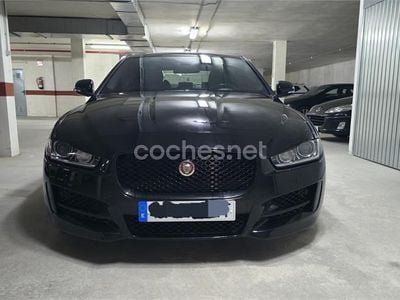 Usado Jaguar XE R-Sport 180 CV (132 kW) 2016 Negro Berlina