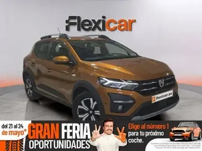 Usado Dacia Sandero Comfort 91 HP (66 kW) 2022 Laranja