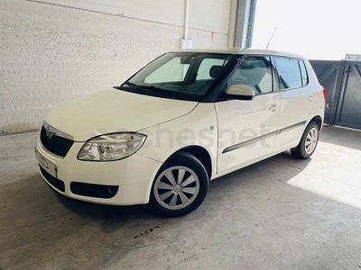 Usado Skoda Fabia 60 HP (44 kW) 2010 Branco Sedan