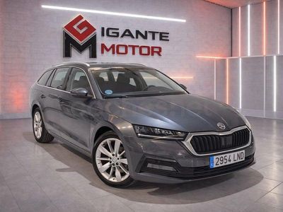 Usado Skoda Octavia Style 150 CV (110 kW) 2021 Gris metalizado Familiar