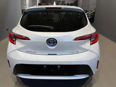 Usado Toyota Corolla Edition 140 CV (102 kW) 2023 Blanco Berlina