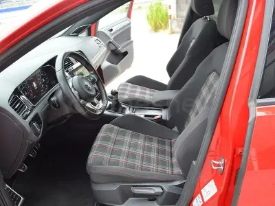 Usado VW Golf VII GTI 245 CV (180 kW) 2019 Rojo Berlina