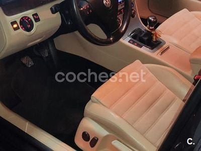 Usado VW Passat Highline 140 CV (102 kW) 2009 Negro Berlina