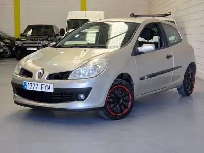 Usado Renault Clio II Authentique 75 CV (55 kW) 2007 Beige Berlina