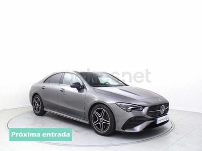 Usado Mercedes CLA200 163 CV (119 kW) 2025 Gris / plata Berlina